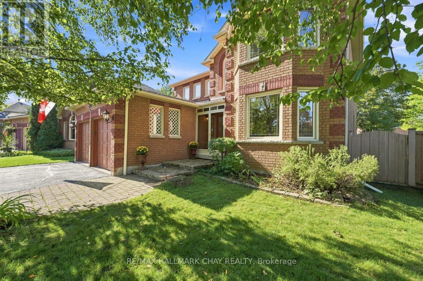 380 Alex Doner Drive, Newmarket, Ontario  L3X 1E1 - Photo 2 - N13752898