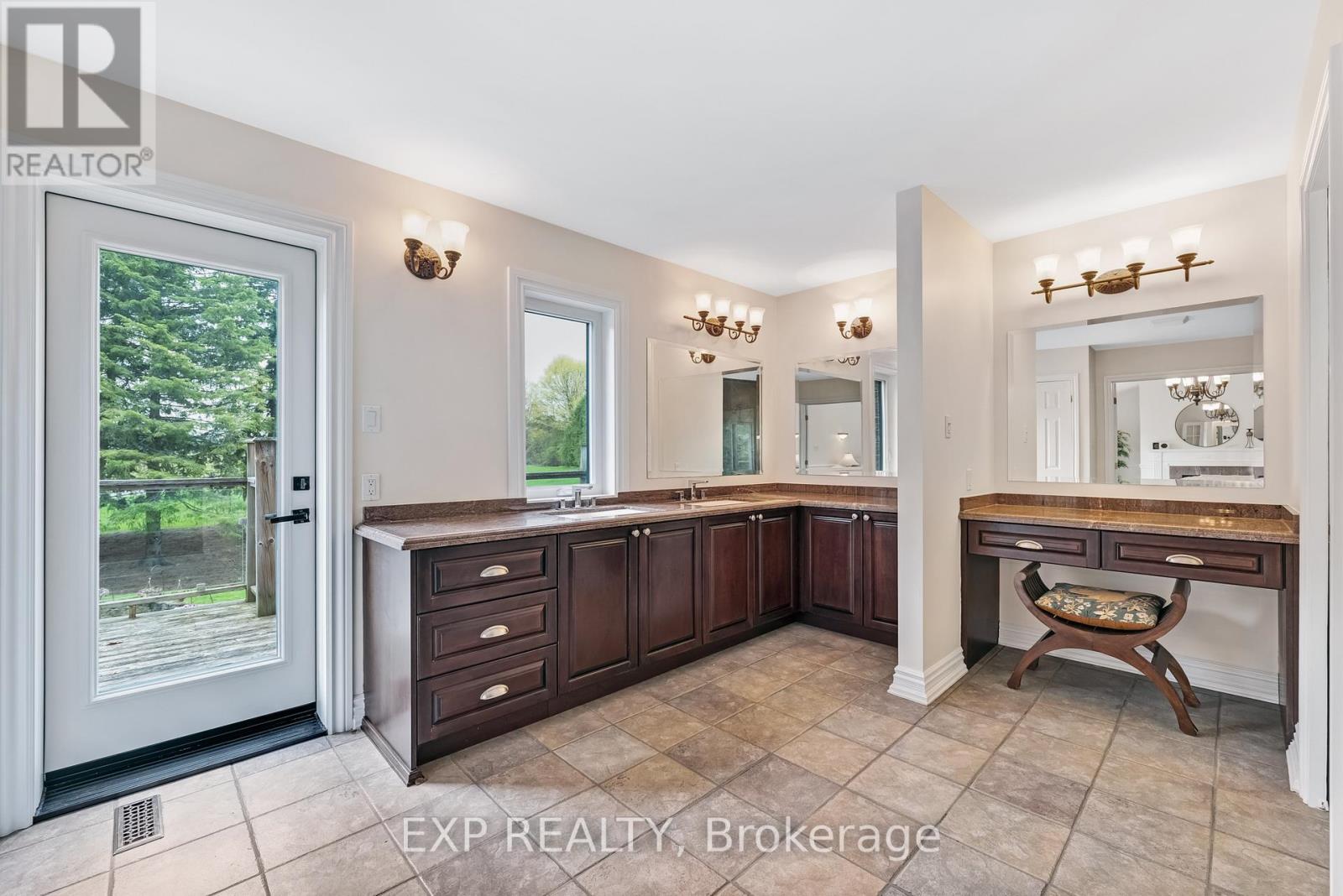 15 Jarvis Avenue, Aurora, Ontario  L4G 6W8 - Photo 15 - N13752988