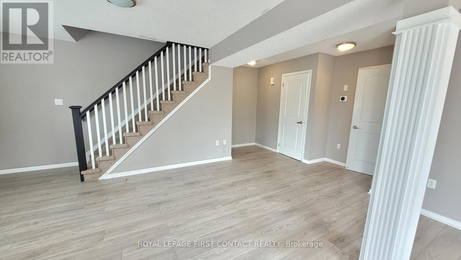 6 - 17 Cheltenham Road, Barrie (Georgian Drive), Ontario  L4M 0E7 - Photo 3 - S13752956