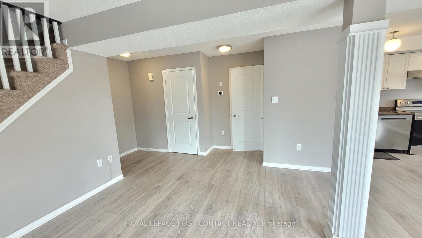 6 - 17 Cheltenham Road, Barrie (Georgian Drive), Ontario  L4M 0E7 - Photo 5 - S13752956