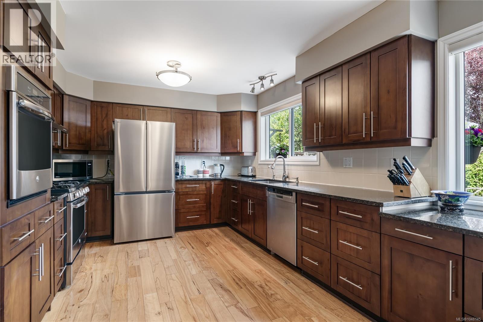 4021 Dawnview Cres, Saanich, British Columbia  V8N 5P7 - Photo 12 - 1048145