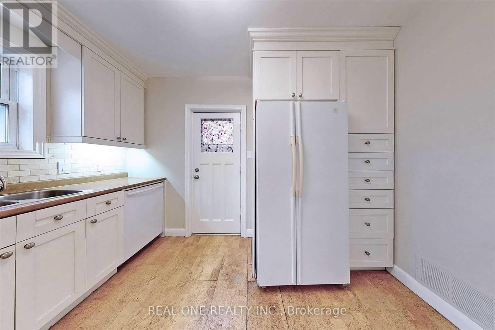 349 Horsham Avenue, Toronto, Ontario  M2R 1G8 - Photo 7 - C13507004