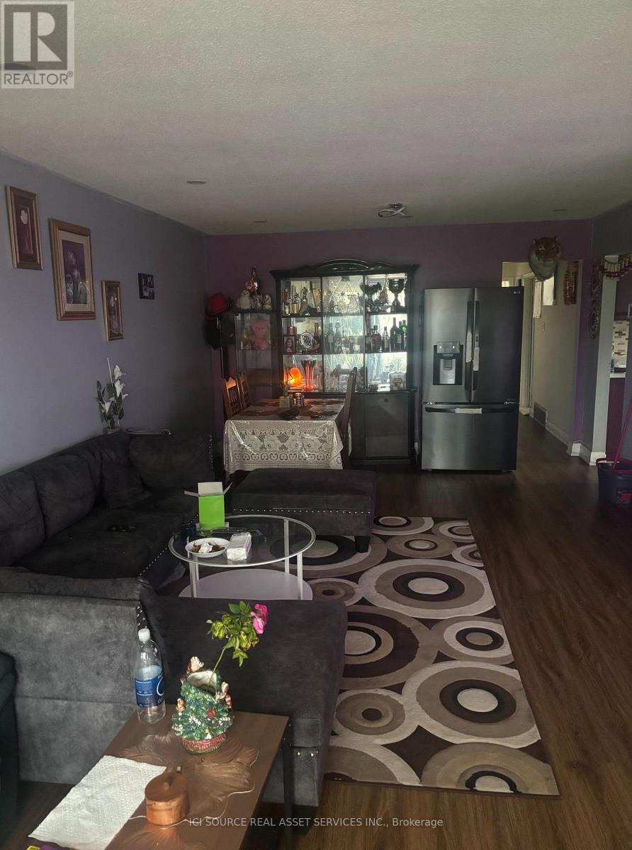 Main Floor - 7318 Shallford Road, Mississauga, Ontario  L4T 2P7 - Photo 4 - W13752786