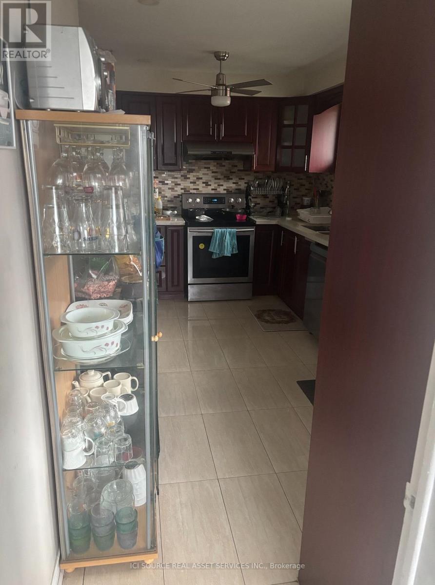 Main Floor - 7318 Shallford Road, Mississauga, Ontario  L4T 2P7 - Photo 5 - W13752786