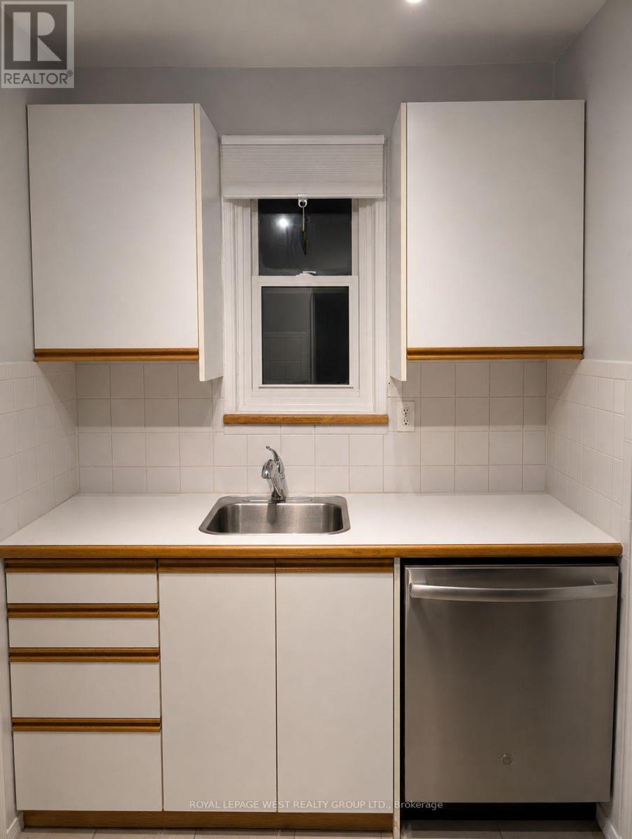 6 - 27 Mossom Road, Toronto, Ontario  M6S 1L9 - Photo 6 - W13752812