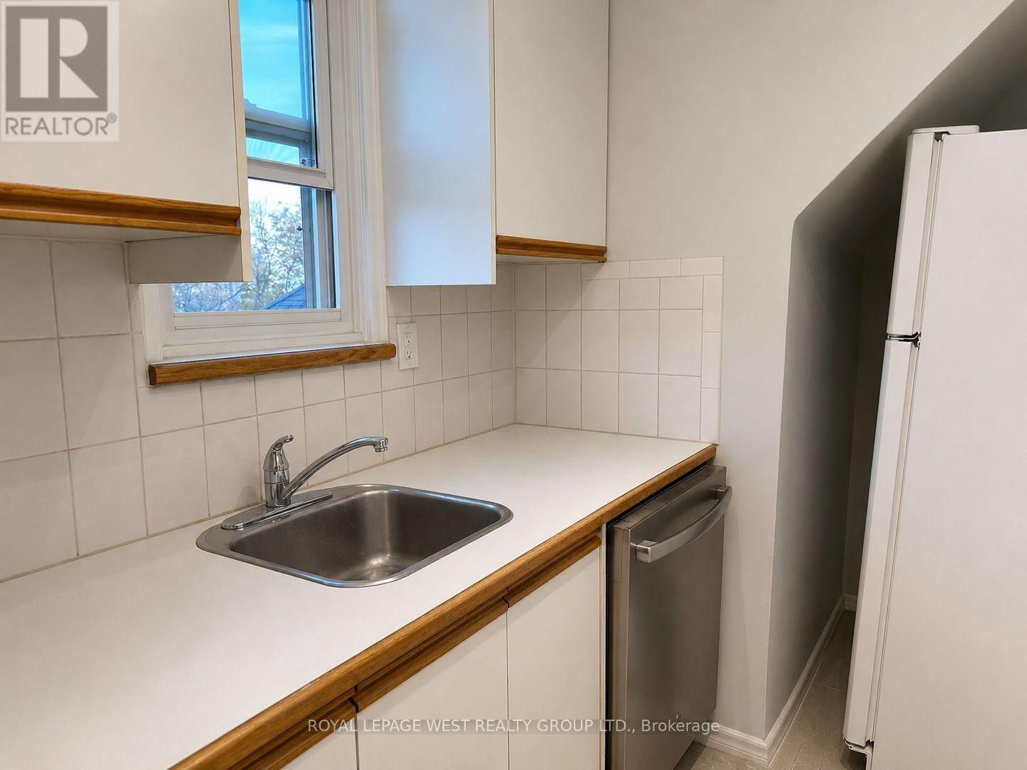 6 - 27 Mossom Road, Toronto, Ontario  M6S 1L9 - Photo 7 - W13752812