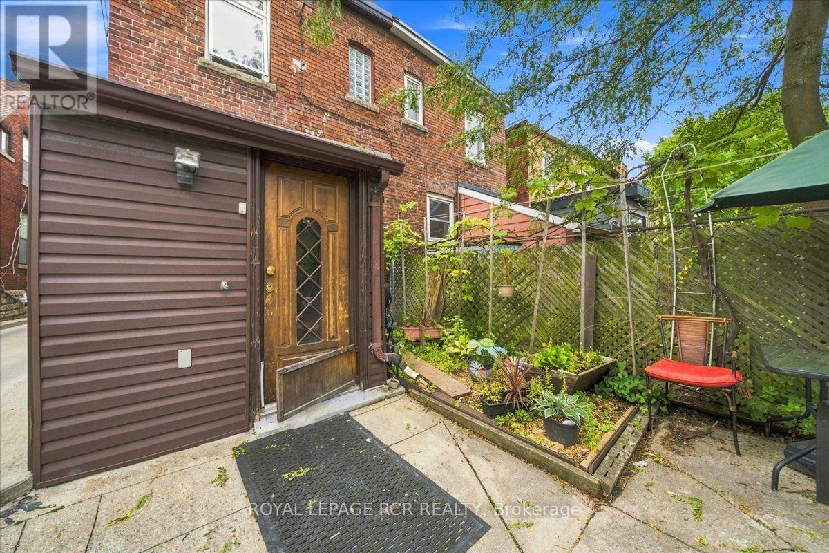 966 Shaw Street, Toronto, Ontario  M6G 3M7 - Photo 15 - W13752836
