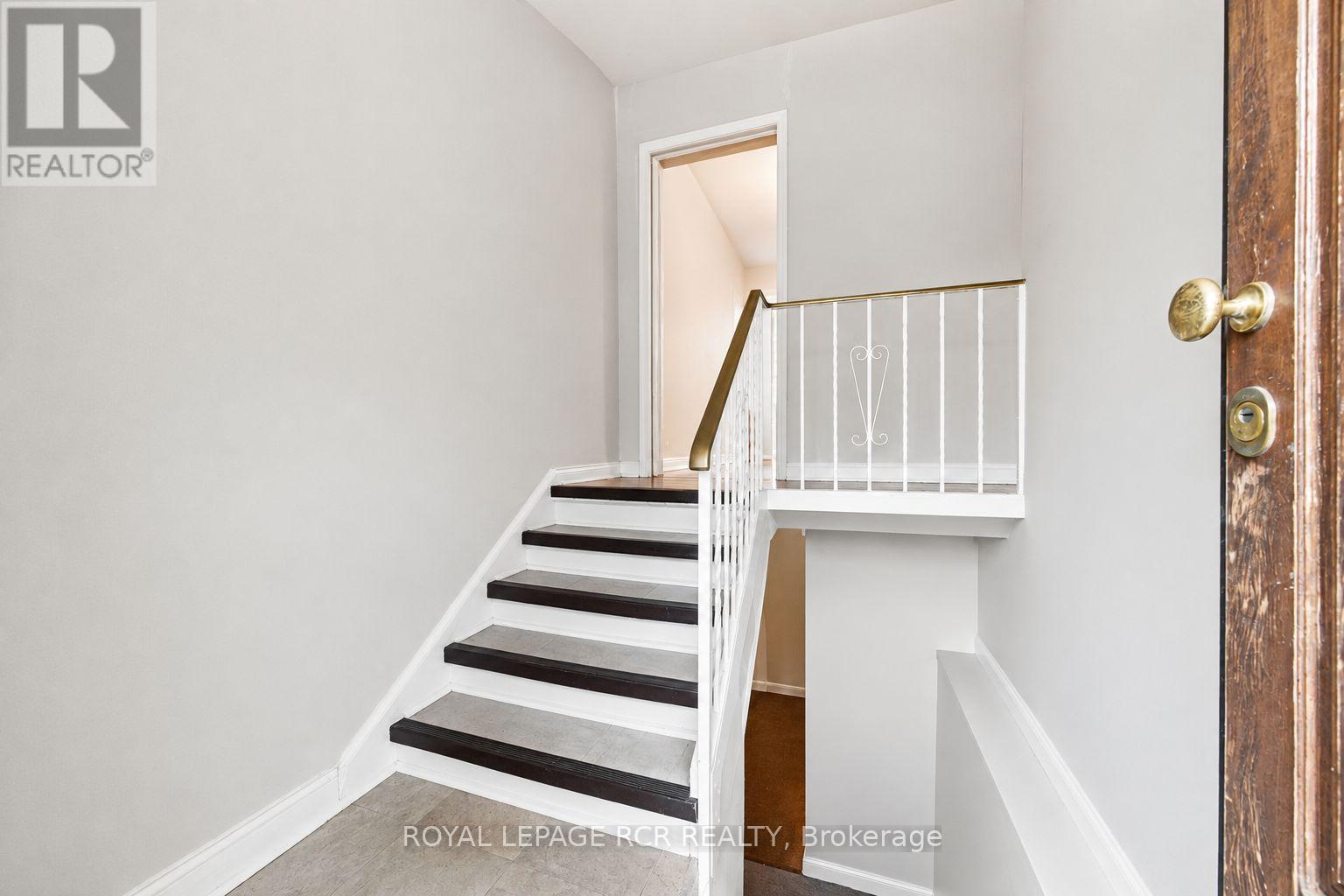 966 Shaw Street, Toronto, Ontario  M6G 3M7 - Photo 16 - W13752836
