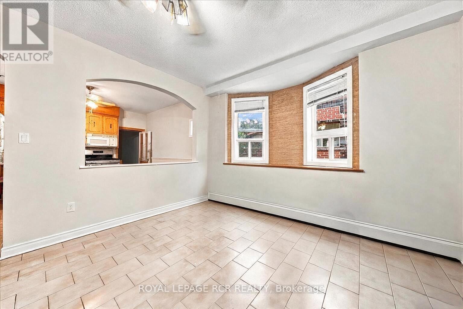 966 Shaw Street, Toronto, Ontario  M6G 3M7 - Photo 19 - W13752836