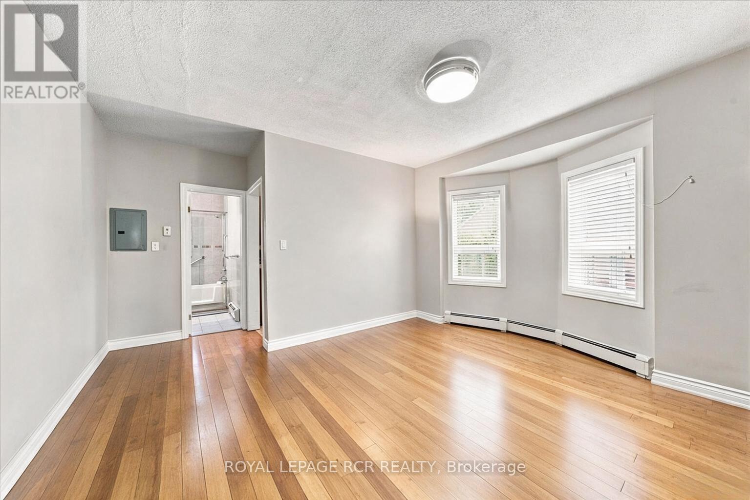 966 Shaw Street, Toronto, Ontario  M6G 3M7 - Photo 7 - W13752836