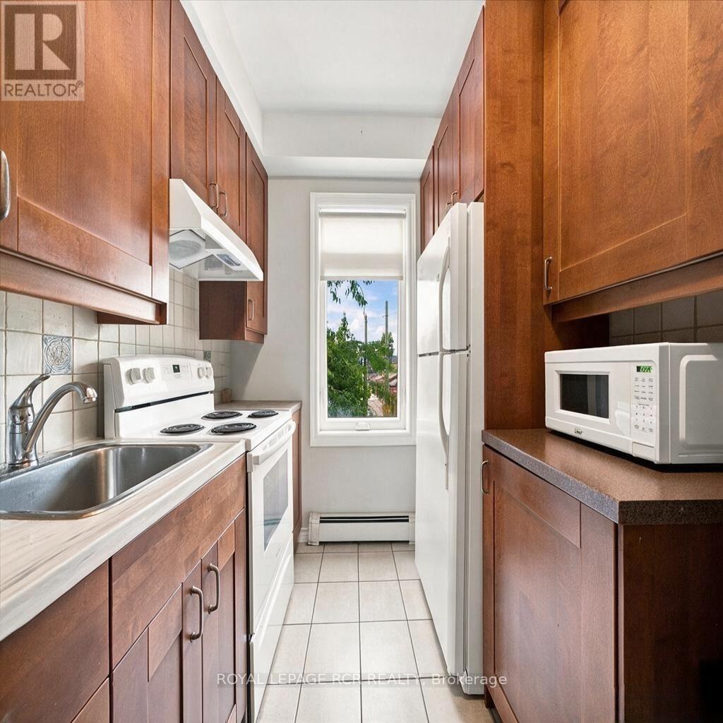966 Shaw Street, Toronto, Ontario  M6G 3M7 - Photo 8 - W13752836