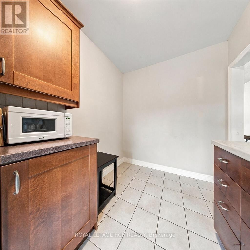 966 Shaw Street, Toronto, Ontario  M6G 3M7 - Photo 9 - W13752836