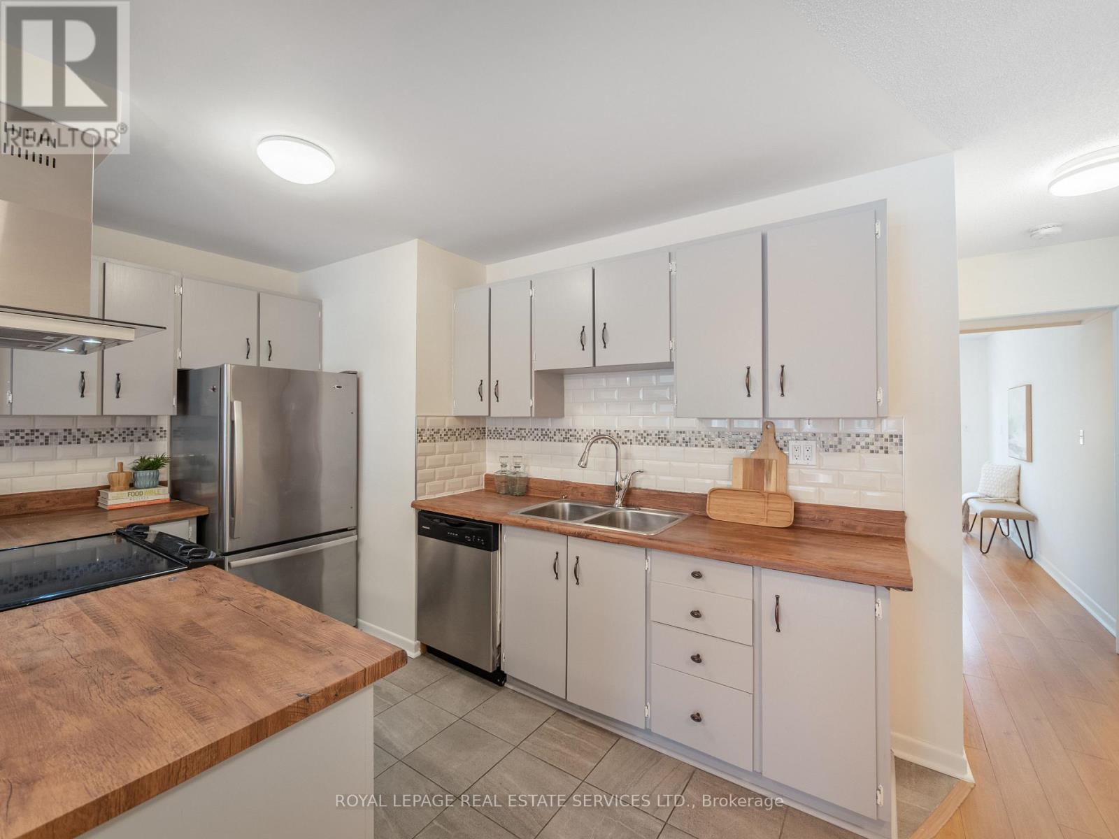 346 Indian Road Crescent, Toronto, Ontario  M6P 2H1 - Photo 11 - W13752852