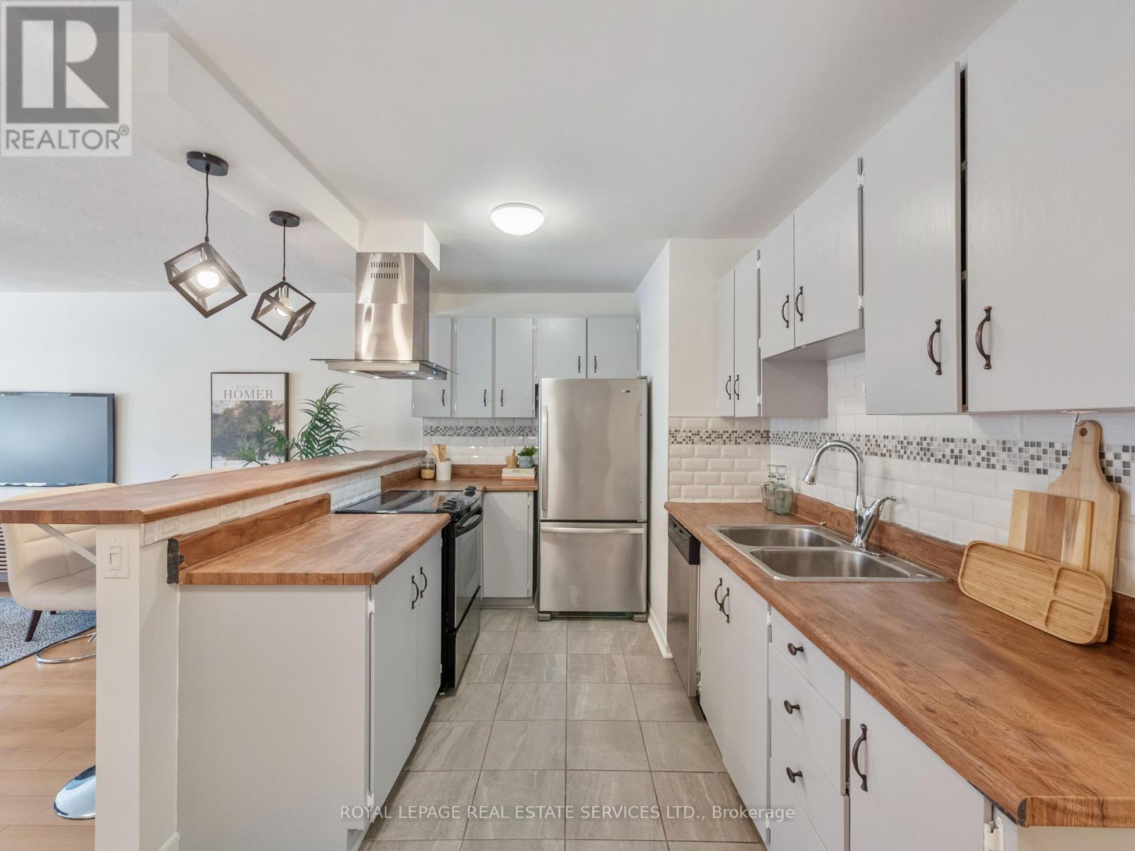 346 Indian Road Crescent, Toronto, Ontario  M6P 2H1 - Photo 12 - W13752852