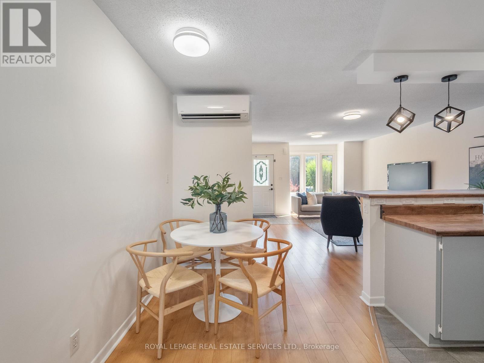 346 Indian Road Crescent, Toronto, Ontario  M6P 2H1 - Photo 14 - W13752852
