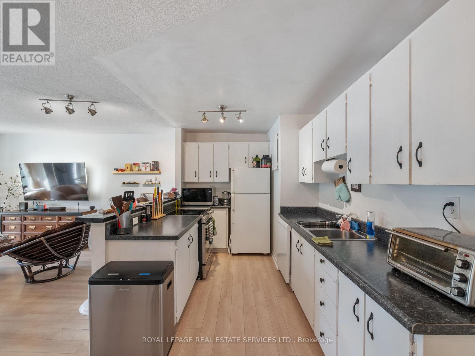 346 Indian Road Crescent, Toronto, Ontario  M6P 2H1 - Photo 21 - W13752852
