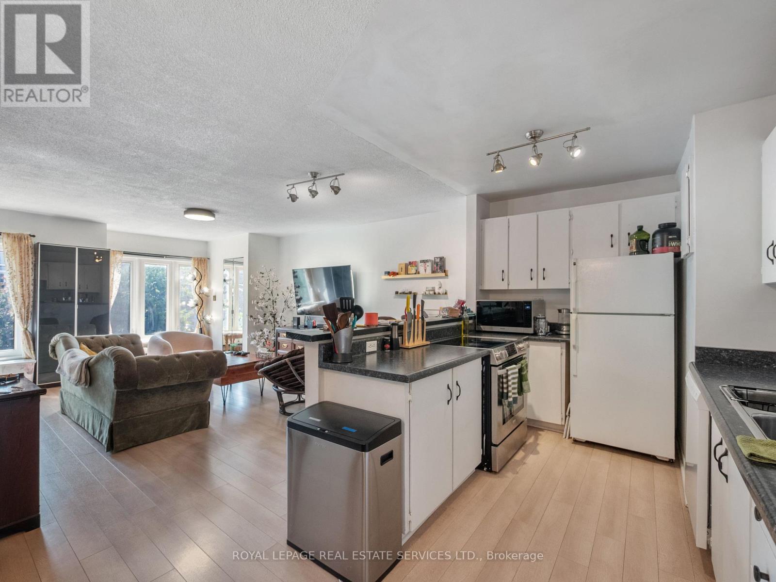 346 Indian Road Crescent, Toronto, Ontario  M6P 2H1 - Photo 22 - W13752852