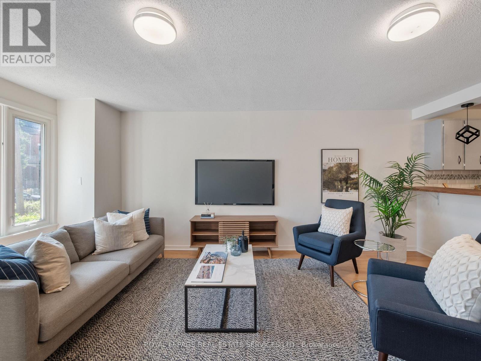 346 Indian Road Crescent, Toronto, Ontario  M6P 2H1 - Photo 5 - W13752852