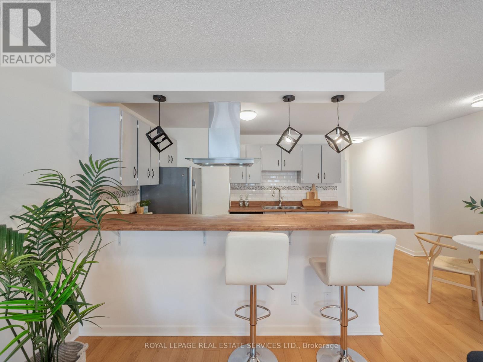 346 Indian Road Crescent, Toronto, Ontario  M6P 2H1 - Photo 9 - W13752852