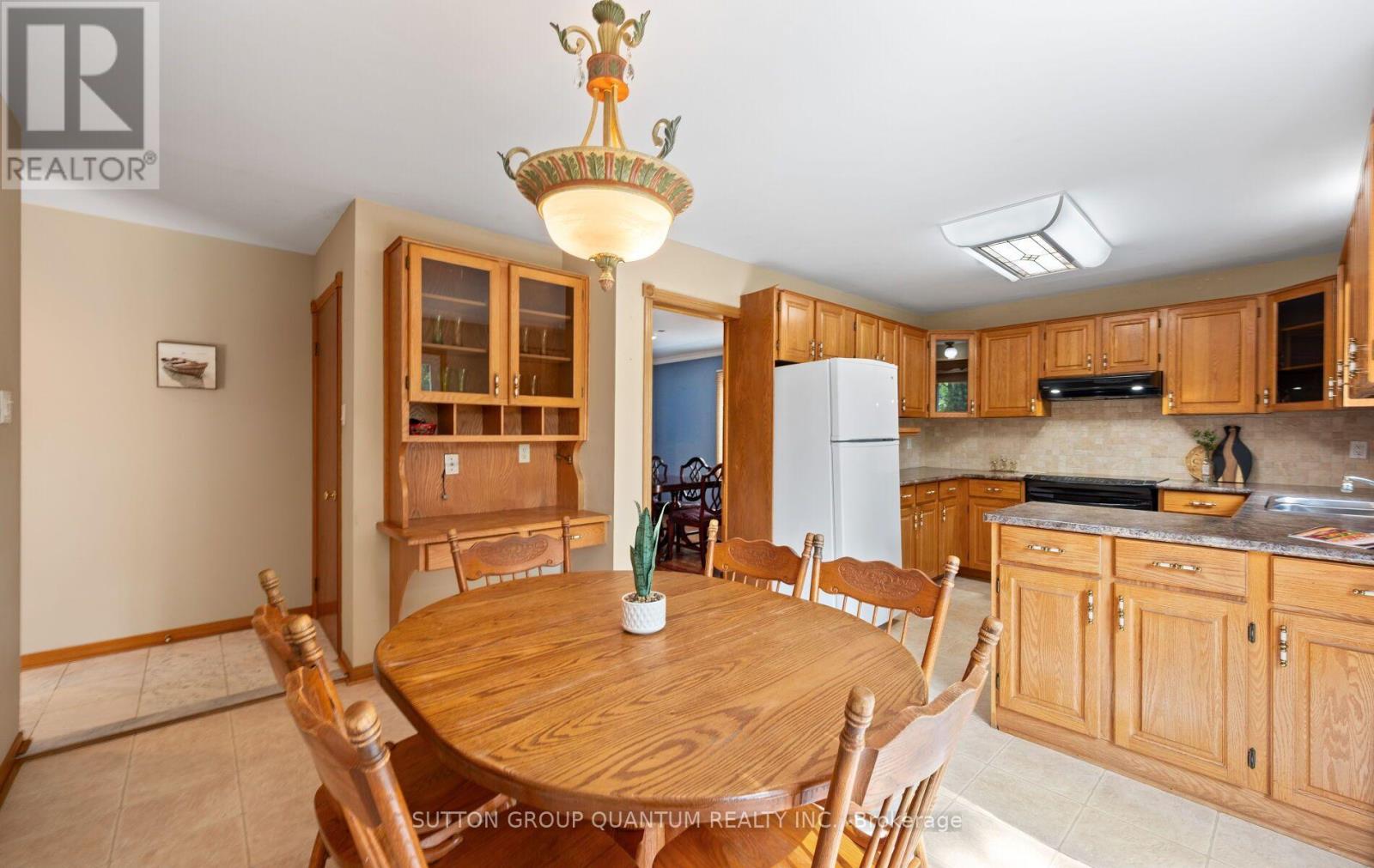 1896 Stoneybrook Court, Mississauga, Ontario  L5L 3W2 - Photo 10 - W13752868