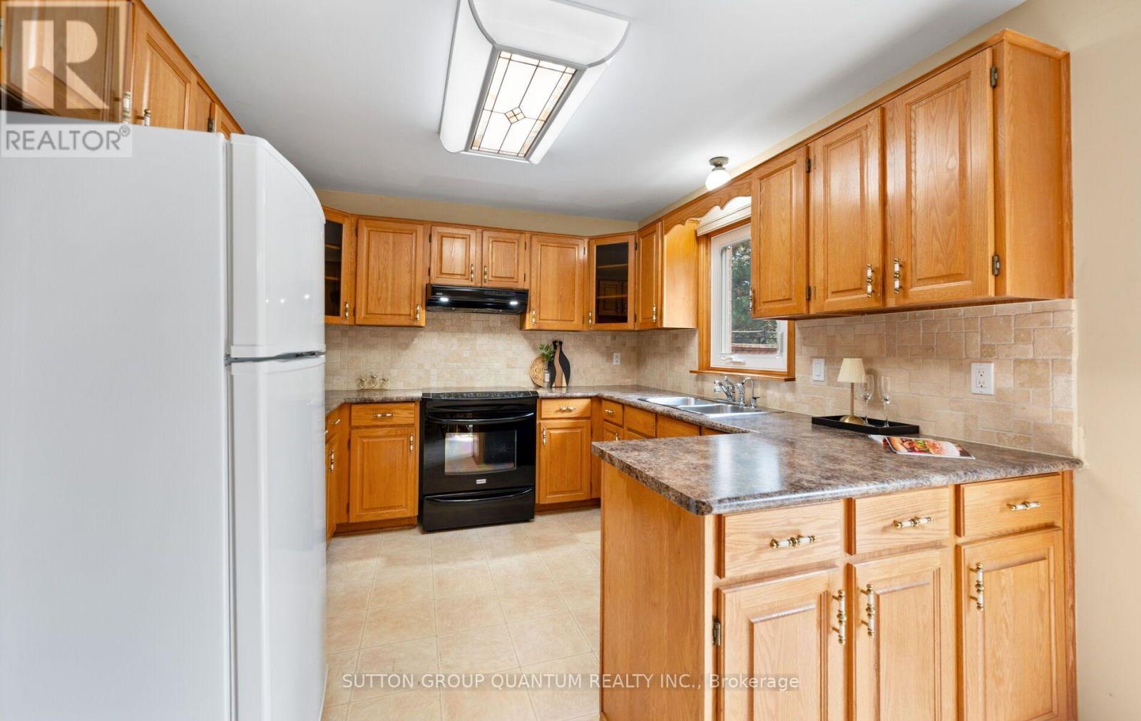 1896 Stoneybrook Court, Mississauga, Ontario  L5L 3W2 - Photo 11 - W13752868