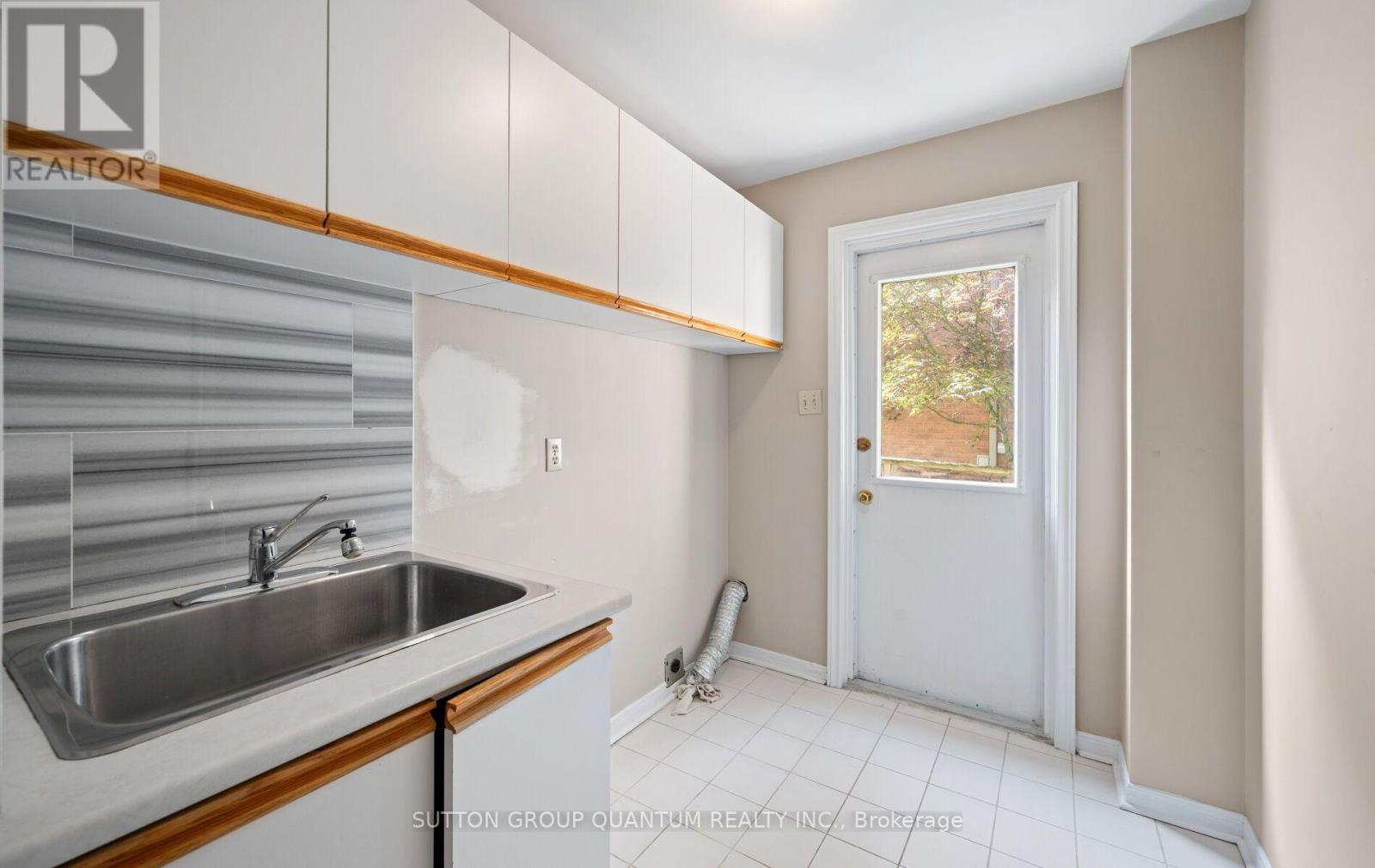 1896 Stoneybrook Court, Mississauga, Ontario  L5L 3W2 - Photo 19 - W13752868