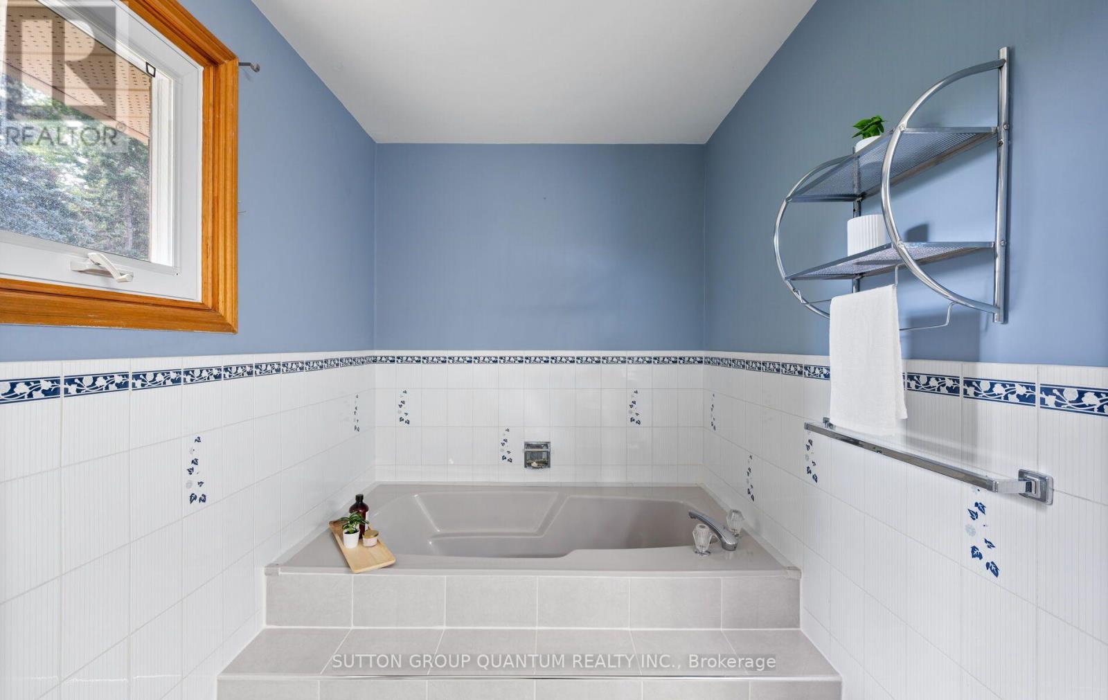 1896 Stoneybrook Court, Mississauga, Ontario  L5L 3W2 - Photo 26 - W13752868