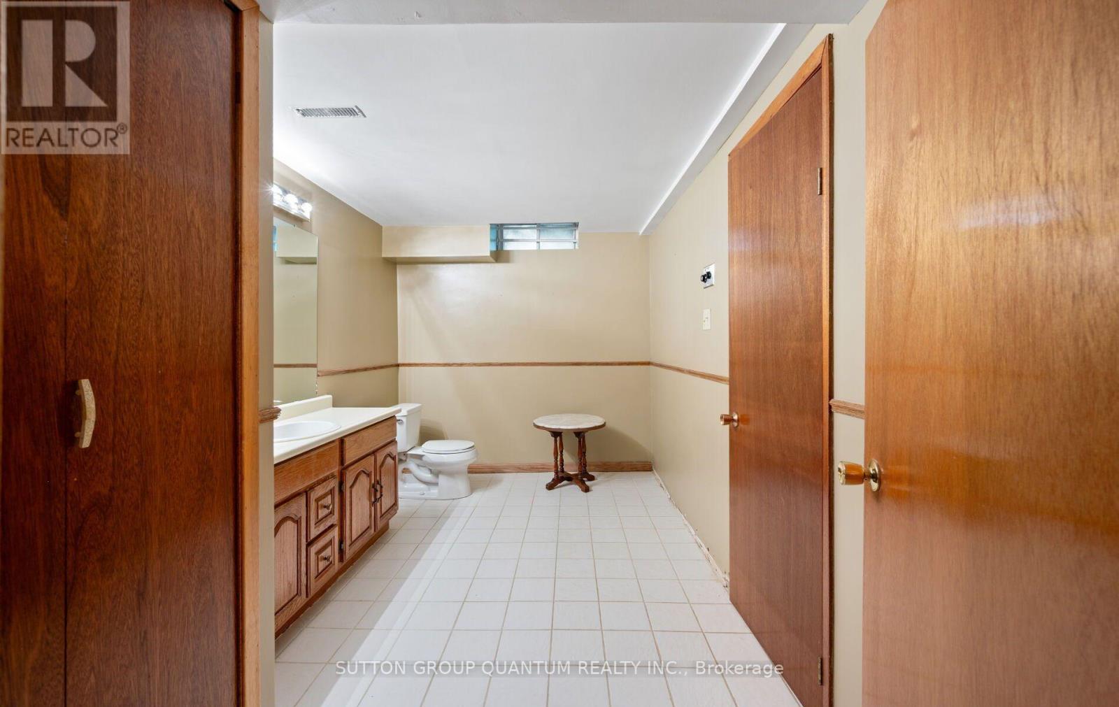 1896 Stoneybrook Court, Mississauga, Ontario  L5L 3W2 - Photo 37 - W13752868