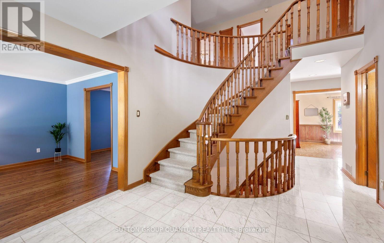 1896 Stoneybrook Court, Mississauga, Ontario  L5L 3W2 - Photo 4 - W13752868