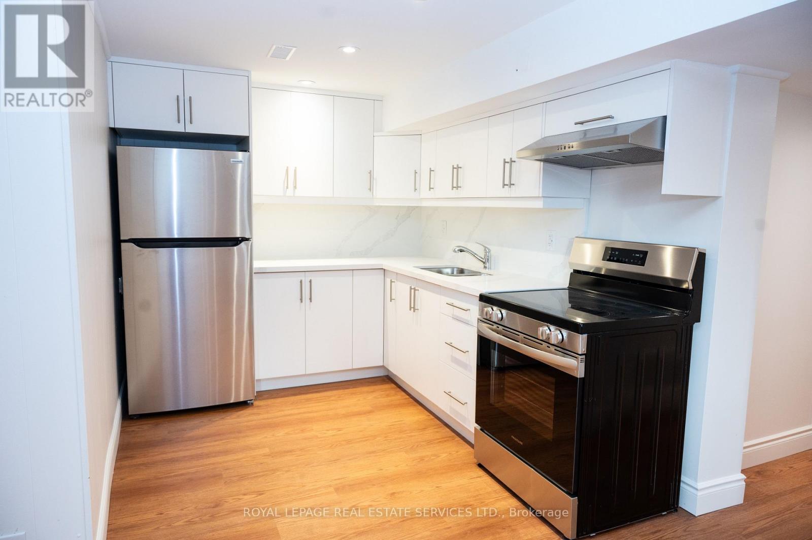Lower - 35 Silverhill Drive, Toronto, Ontario  M9B 3W3 - Photo 8 - W13752938