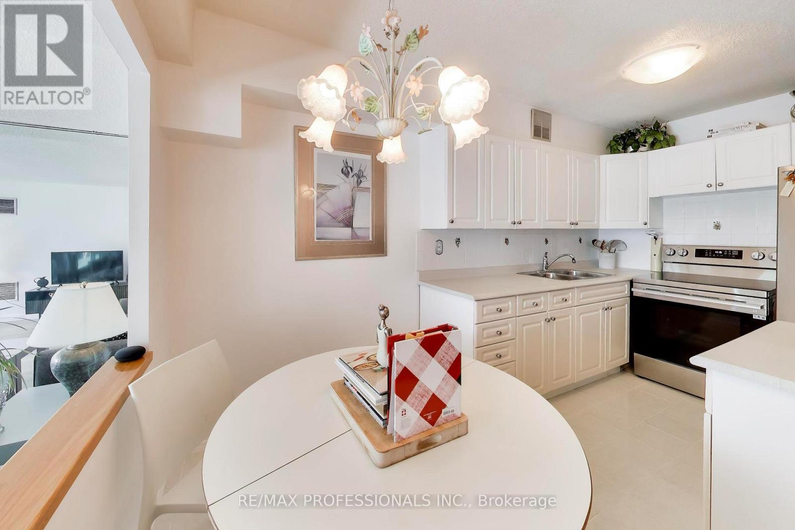 207 - 260 Scarlett Road, Toronto, Ontario  M6N 4X6 - Photo 14 - W13752992