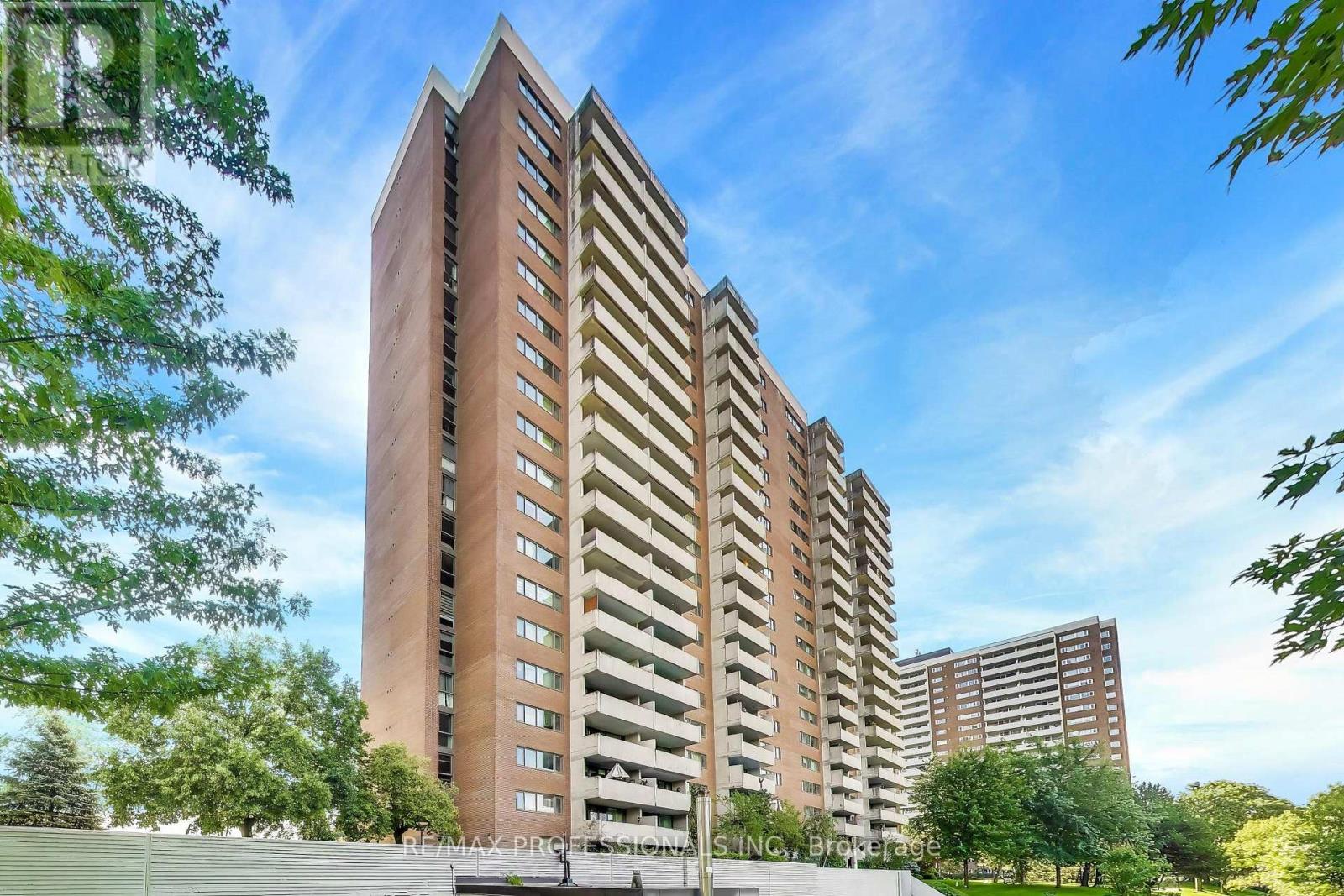 207 - 260 Scarlett Road, Toronto, Ontario  M6N 4X6 - Photo 2 - W13752992