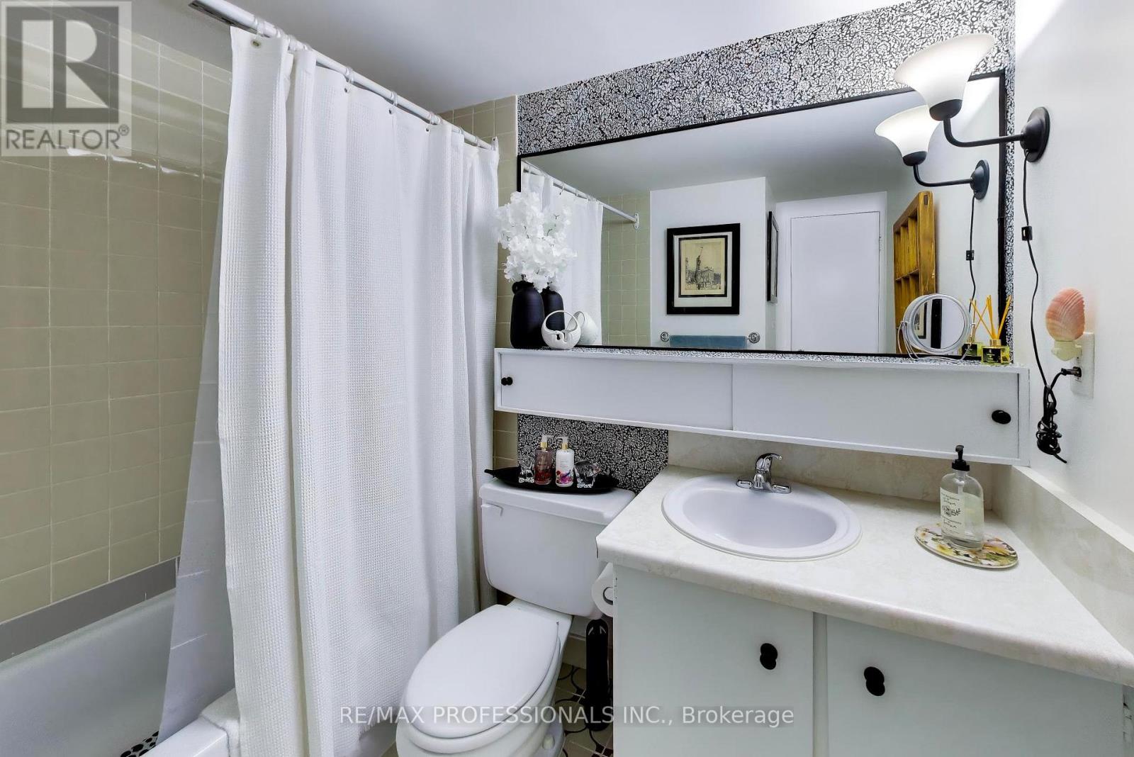 207 - 260 Scarlett Road, Toronto, Ontario  M6N 4X6 - Photo 24 - W13752992