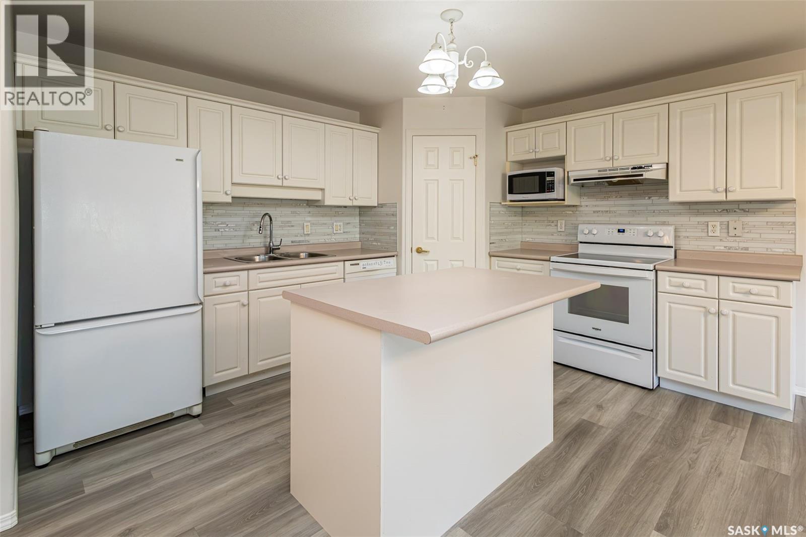 104 934 Heritage View, Saskatoon, Saskatchewan  S7H 5R9 - Photo 3 - SK047734