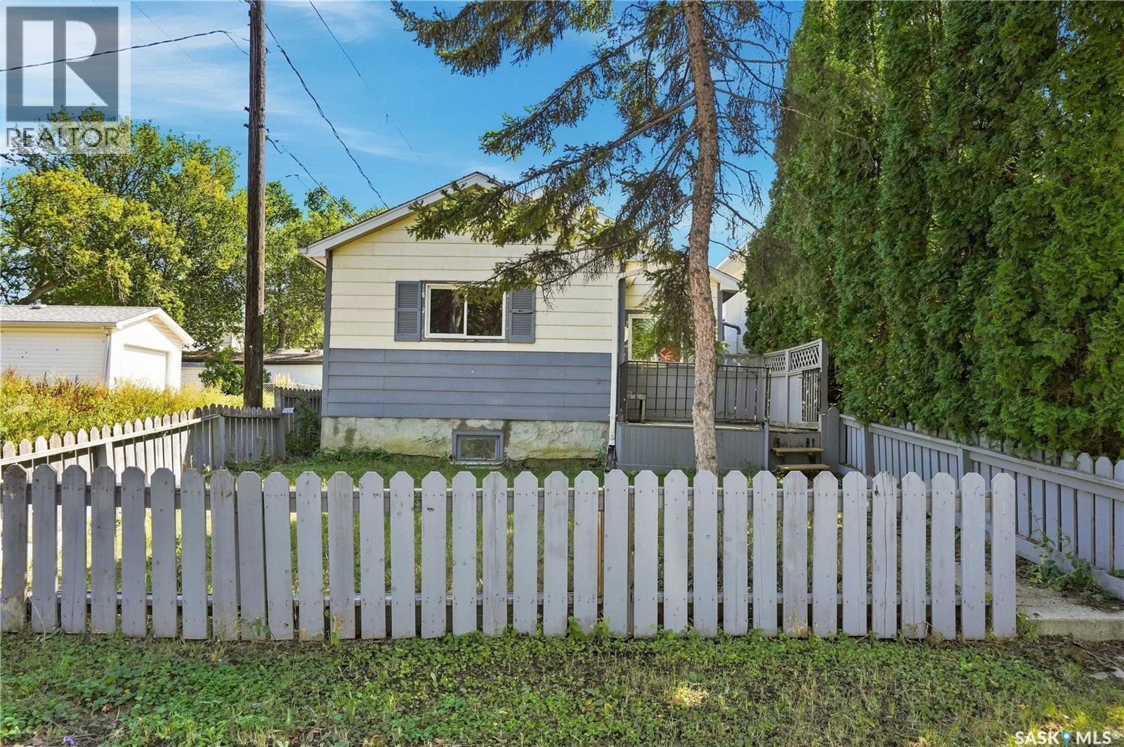1425 Mcintosh Street, Regina, Saskatchewan  S4T 5C4 - Photo 2 - SK047623