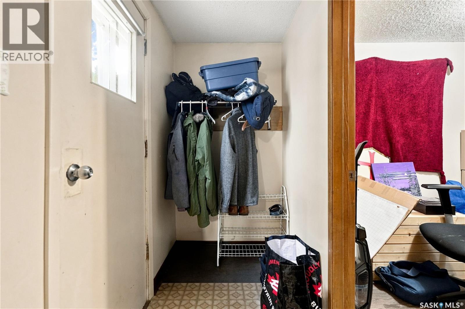 1425 Mcintosh Street, Regina, Saskatchewan  S4T 5C4 - Photo 3 - SK047623
