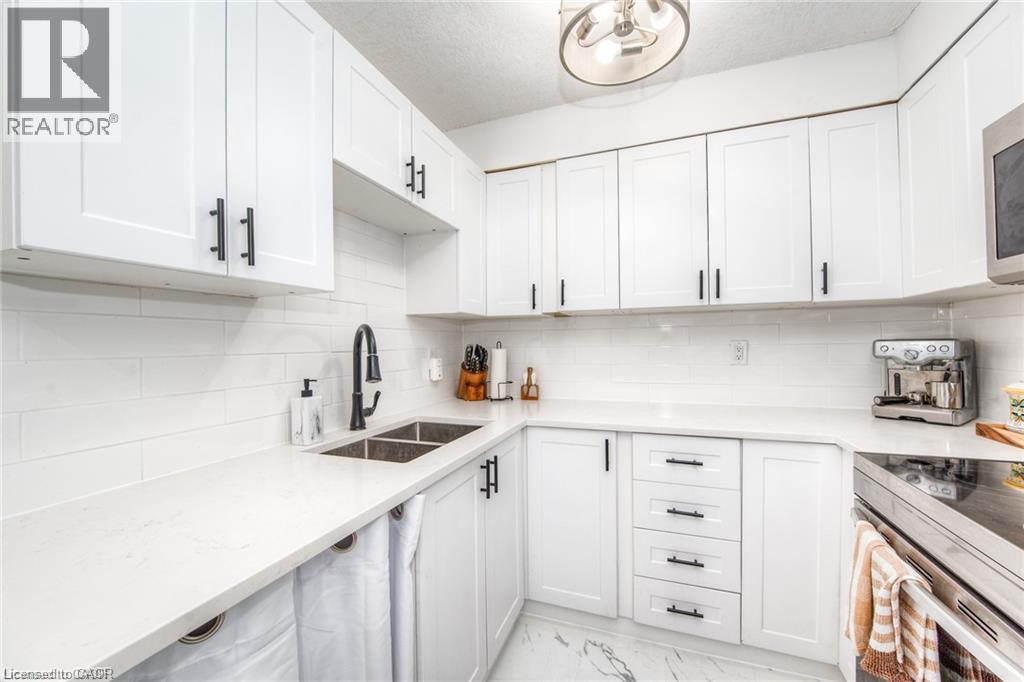 225 HARVARD Place Unit# 402, Waterloo, Ontario
