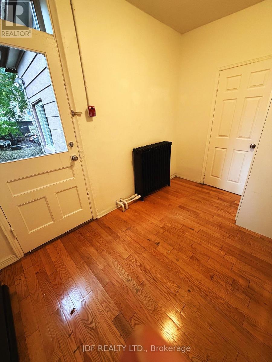 Main Floor - 383 Lansdowne Avenue, Toronto, Ontario  M6H 3Y2 - Photo 21 - C13419544