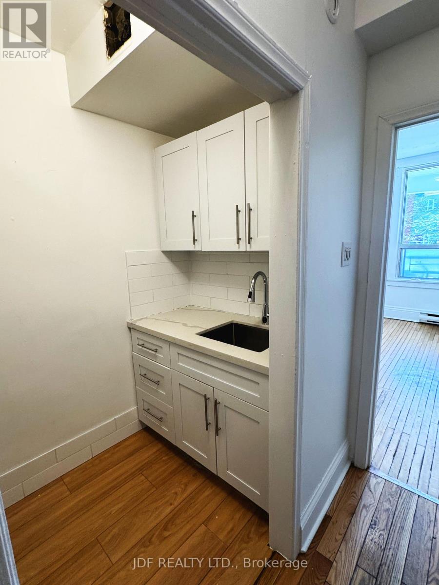 Main Floor - 383 Lansdowne Avenue, Toronto, Ontario  M6H 3Y2 - Photo 7 - C13419544