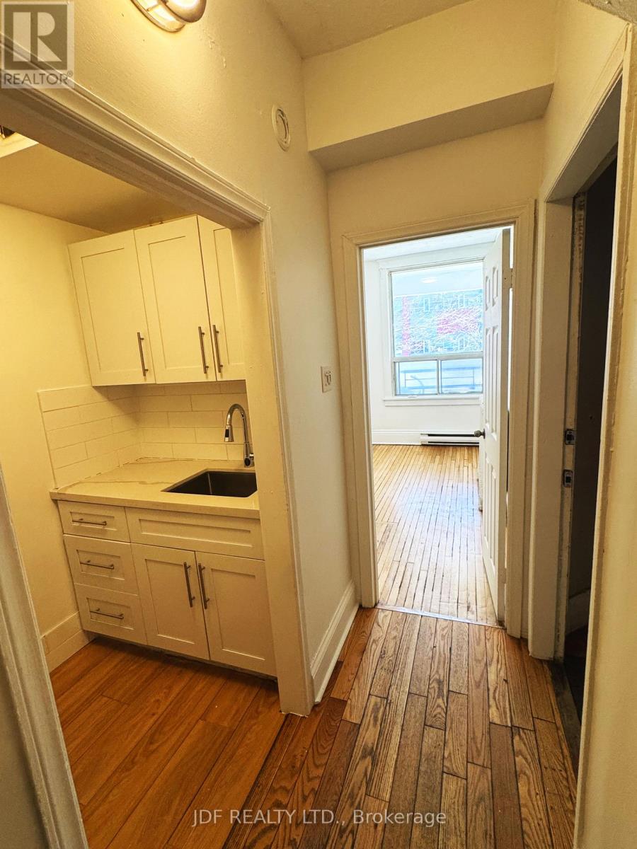 Main Floor - 383 Lansdowne Avenue, Toronto, Ontario  M6H 3Y2 - Photo 4 - C13419544