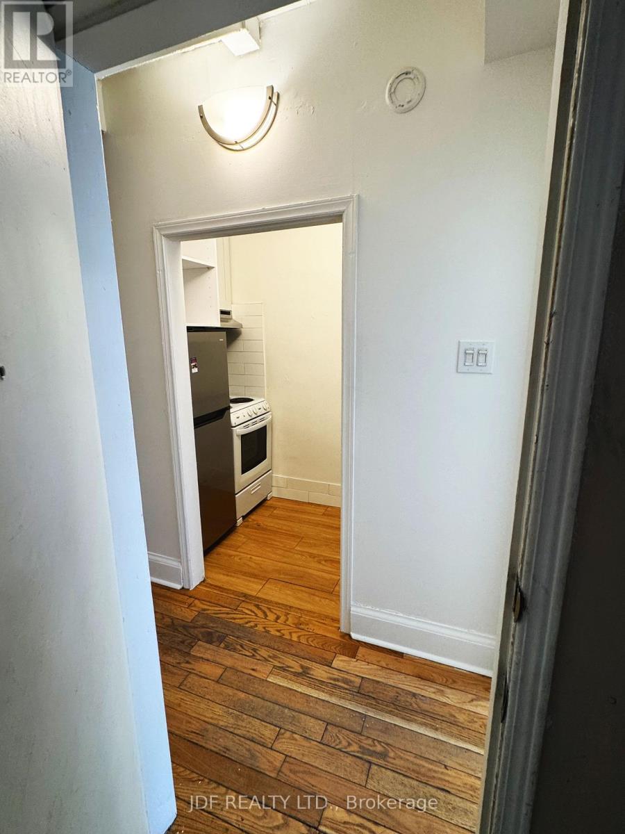 Main Floor - 383 Lansdowne Avenue, Toronto, Ontario  M6H 3Y2 - Photo 6 - C13419544
