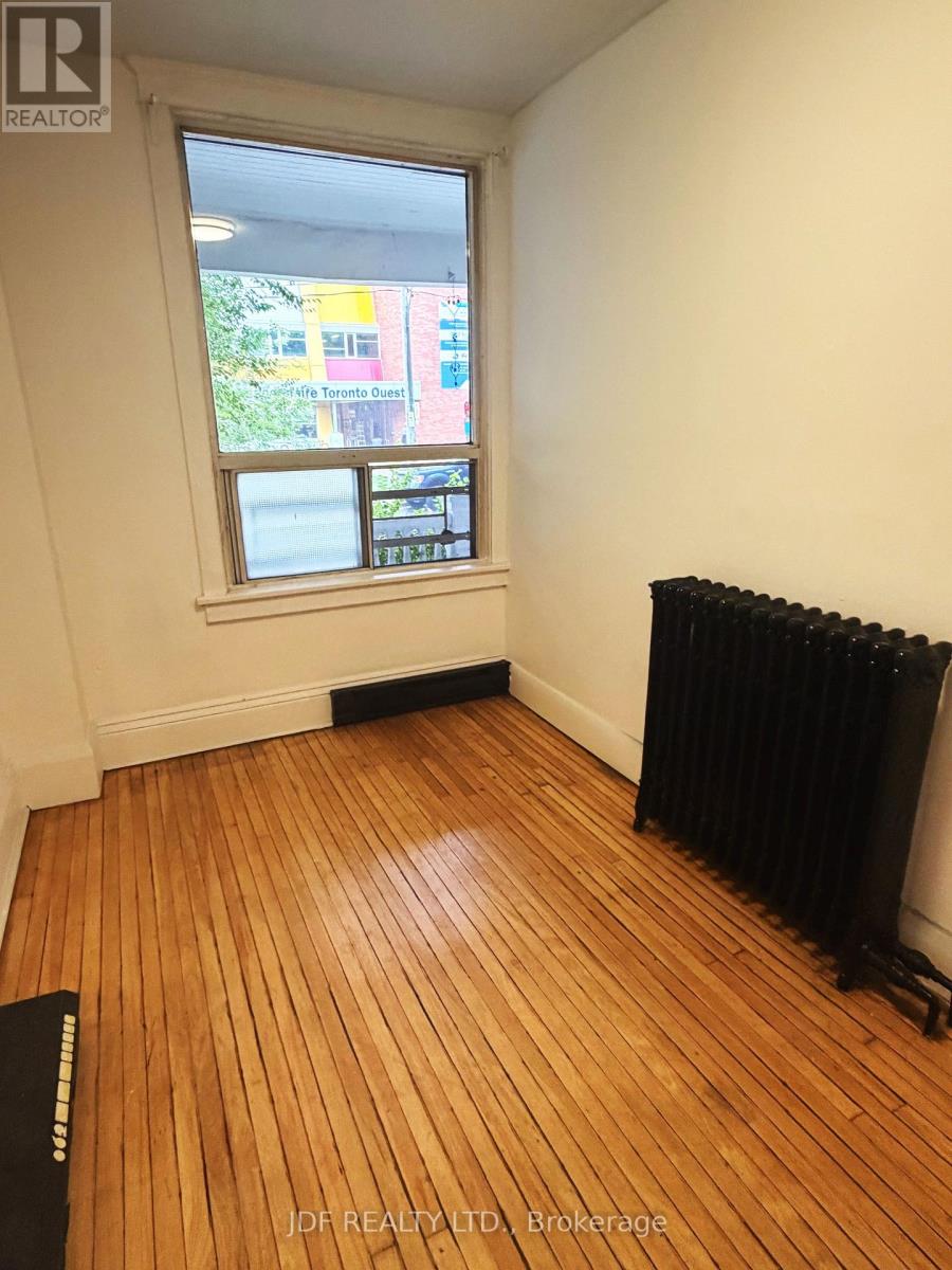 Main Floor - 383 Lansdowne Avenue, Toronto, Ontario  M6H 3Y2 - Photo 5 - C13419544