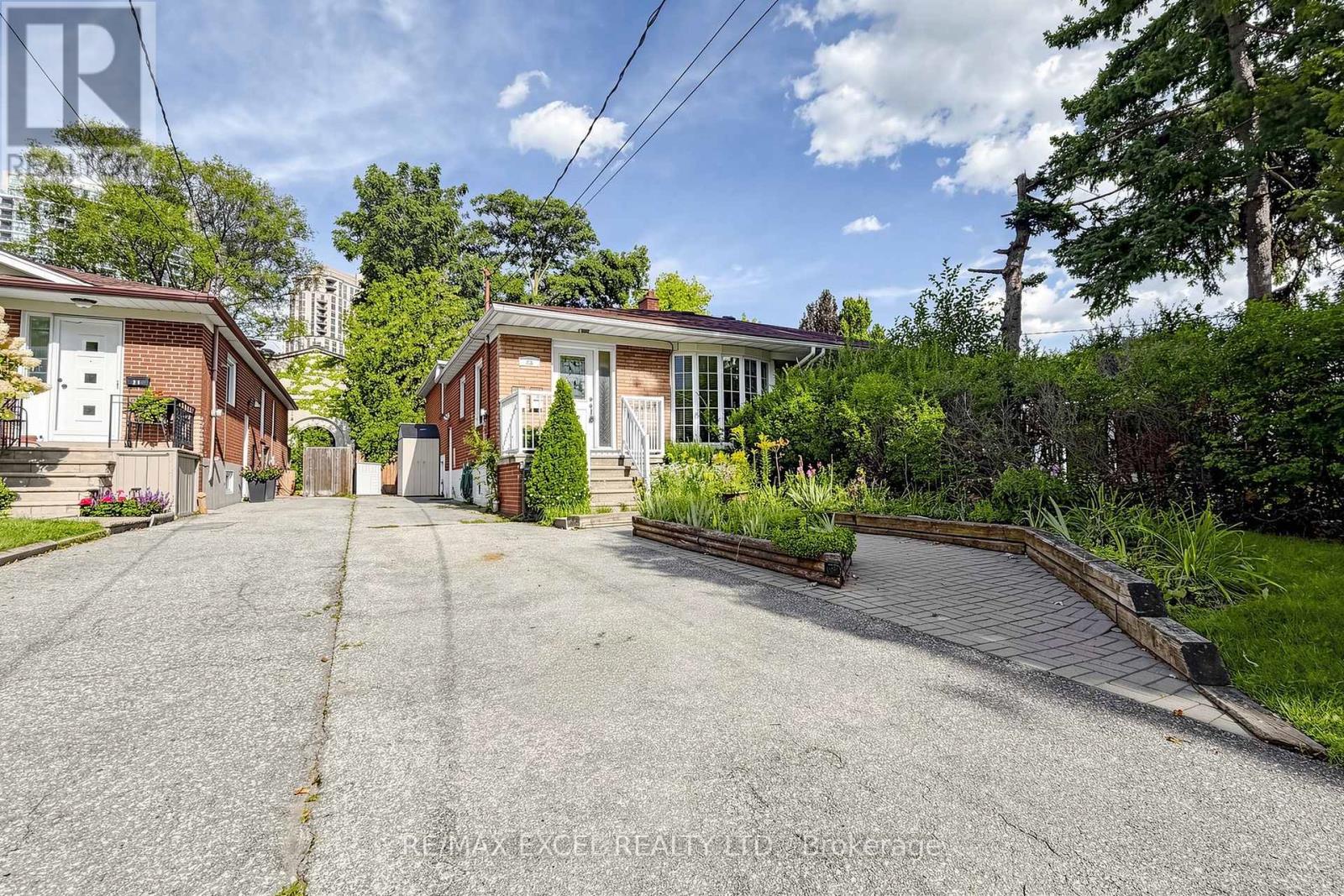 MAIN - 23 LINELLE STREET, Toronto, Ontario