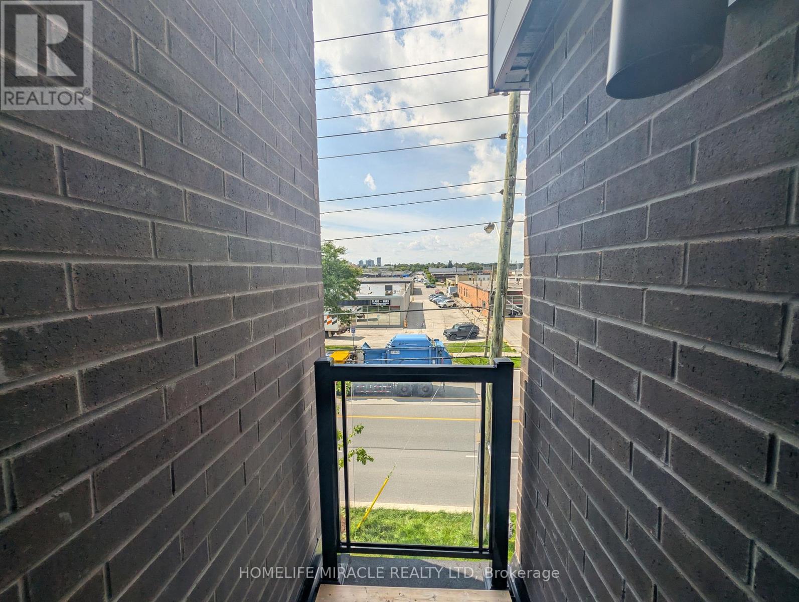 1553 Midland Avenue, Toronto, Ontario  M1P 0G3 - Photo 20 - E13658452