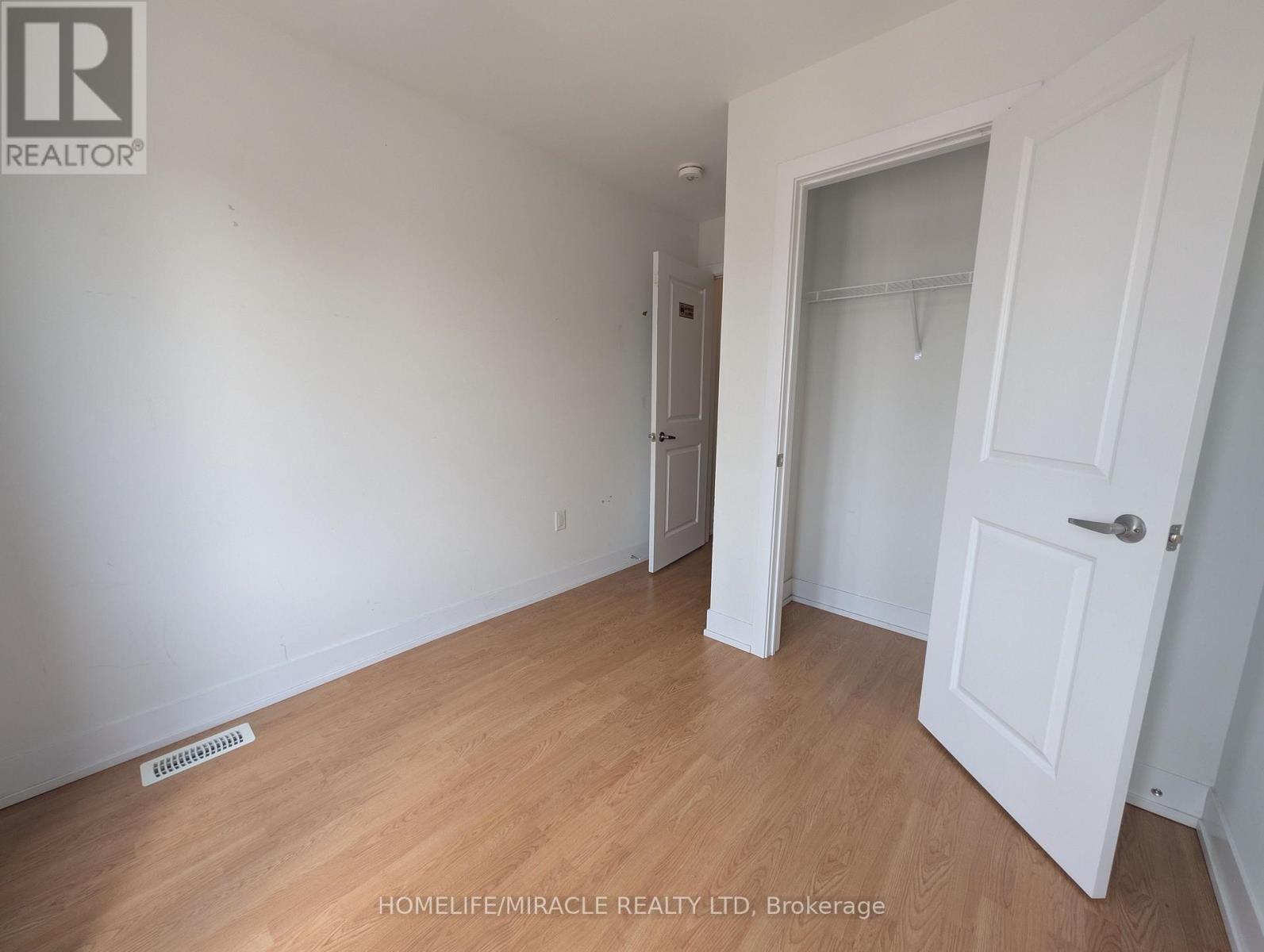 1553 Midland Avenue, Toronto, Ontario  M1P 0G3 - Photo 16 - E13658452