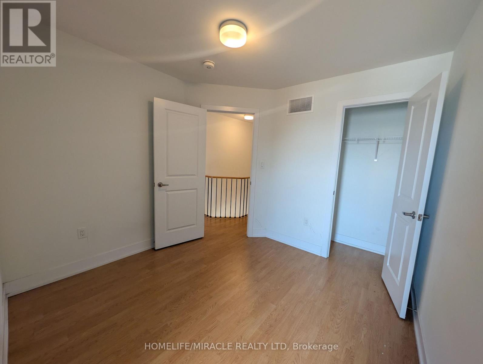 1553 Midland Avenue, Toronto, Ontario  M1P 0G3 - Photo 19 - E13658452