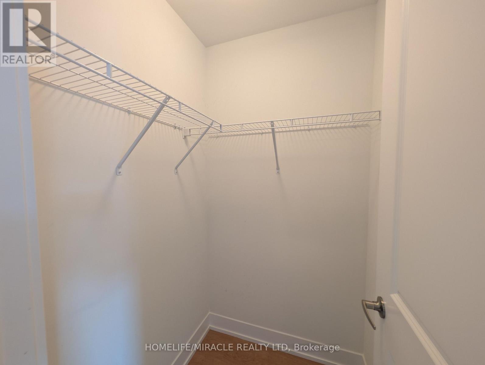 1553 Midland Avenue, Toronto, Ontario  M1P 0G3 - Photo 22 - E13658452