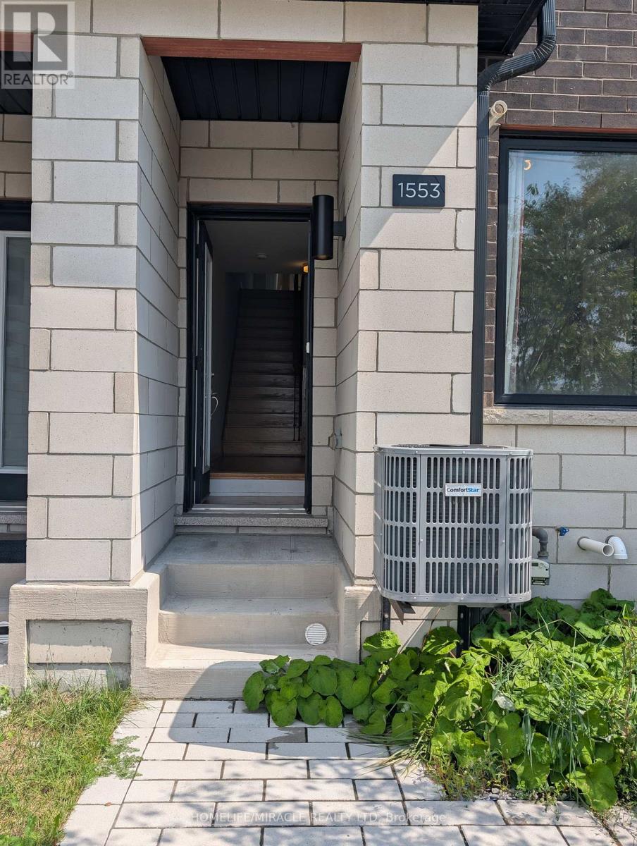 1553 Midland Avenue, Toronto, Ontario  M1P 0G3 - Photo 2 - E13658452