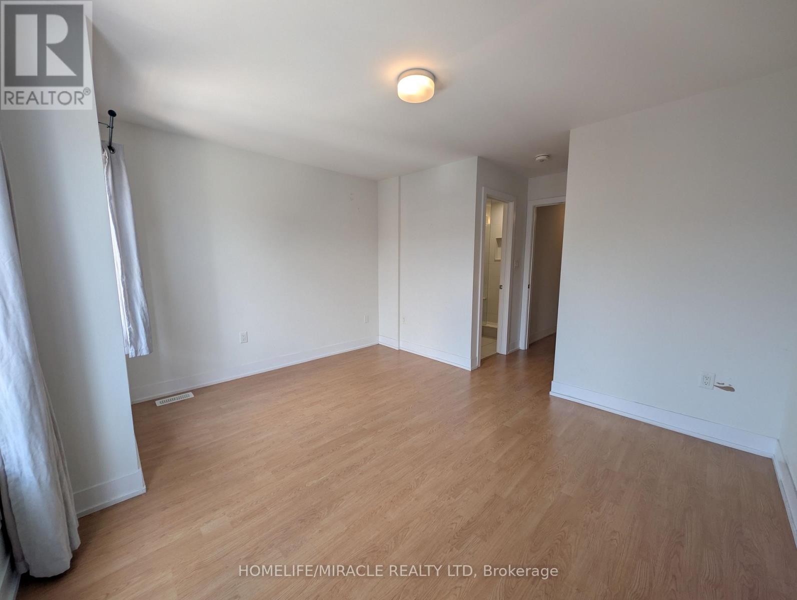 1553 Midland Avenue, Toronto, Ontario  M1P 0G3 - Photo 23 - E13658452