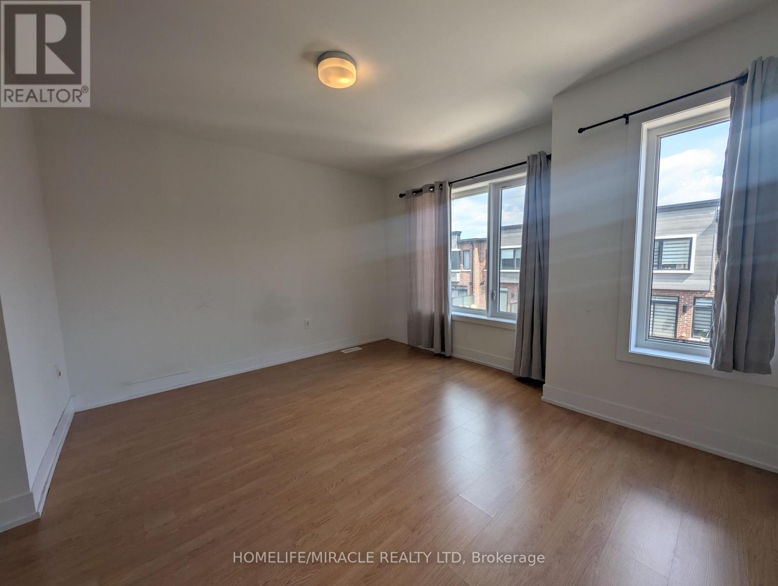 1553 Midland Avenue, Toronto, Ontario  M1P 0G3 - Photo 24 - E13658452